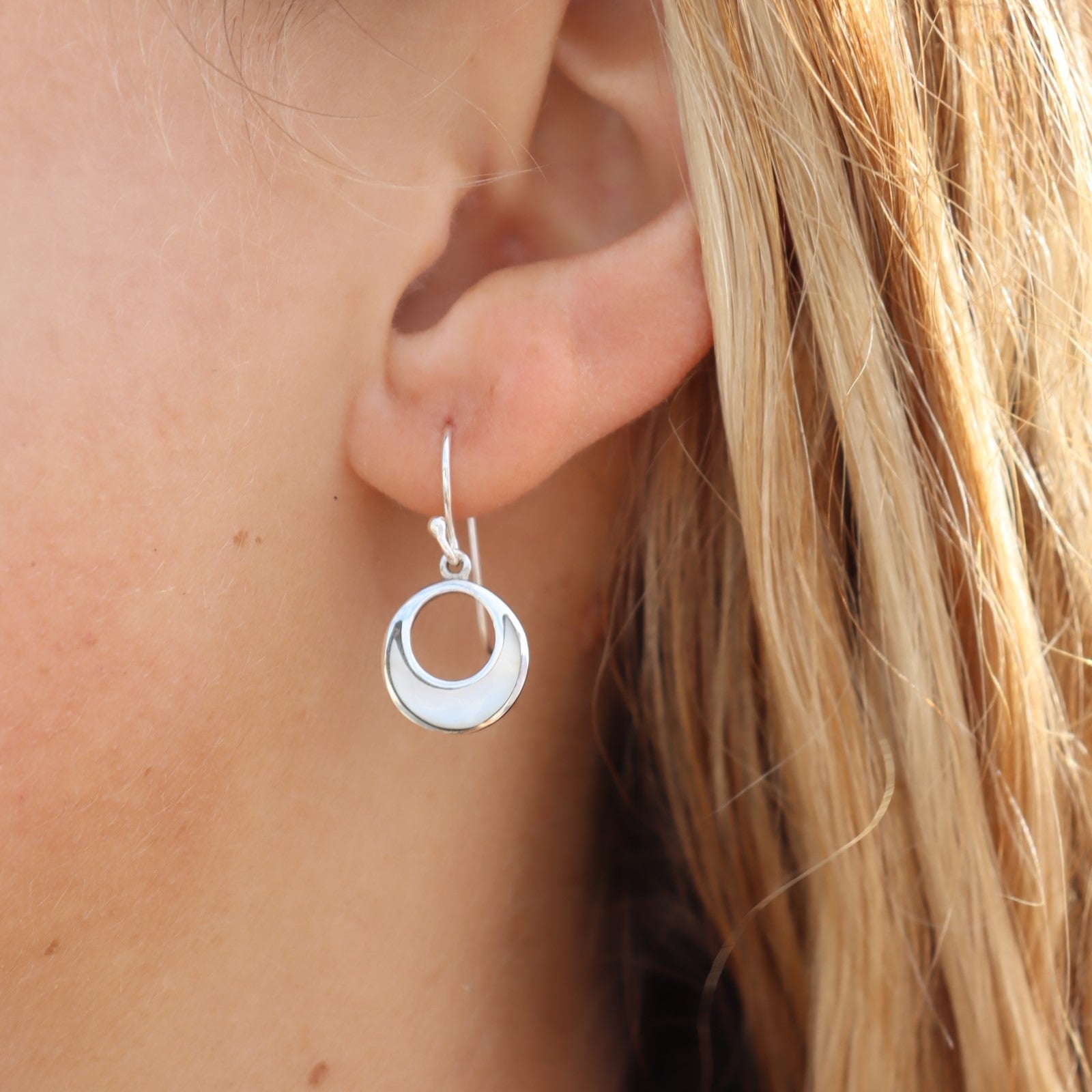 Clara Mother of Pearl Earring