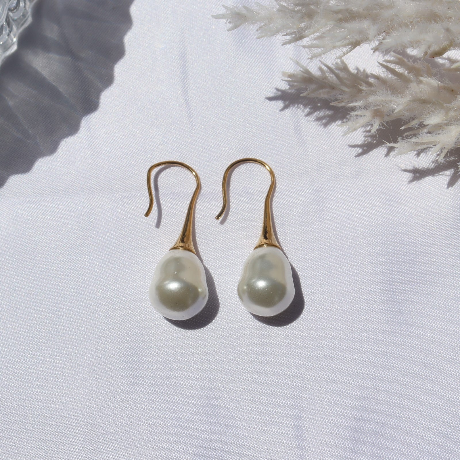 Baroque Pearl Drop Gold