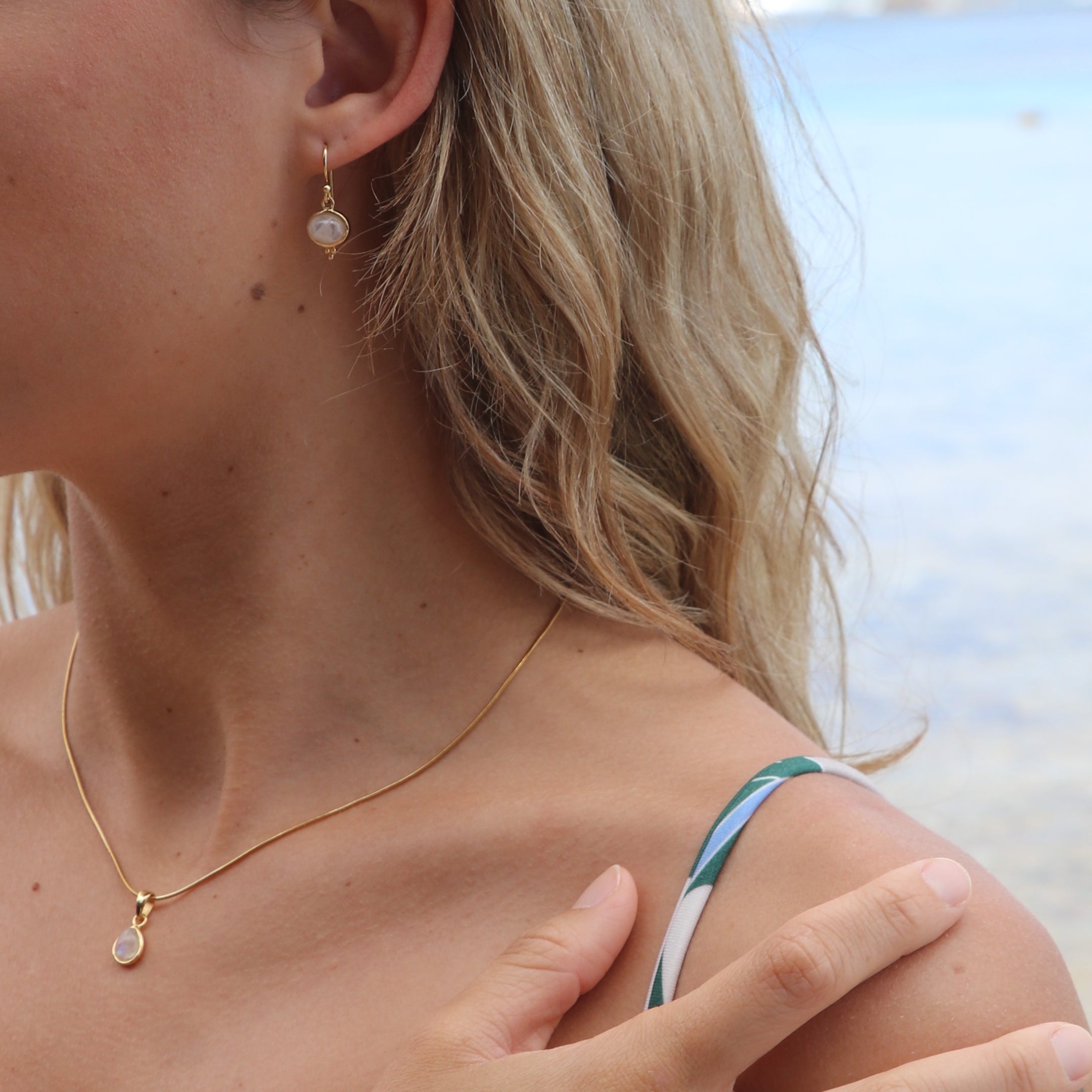 Aleta Moonstone Earring Gold