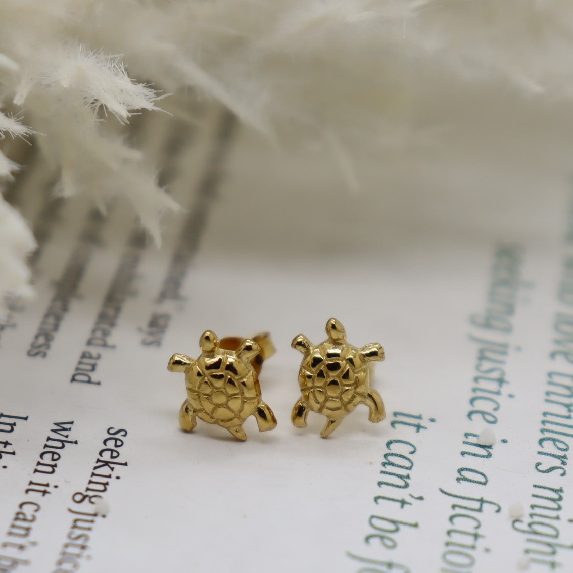 Sea Turtle Stud Gold